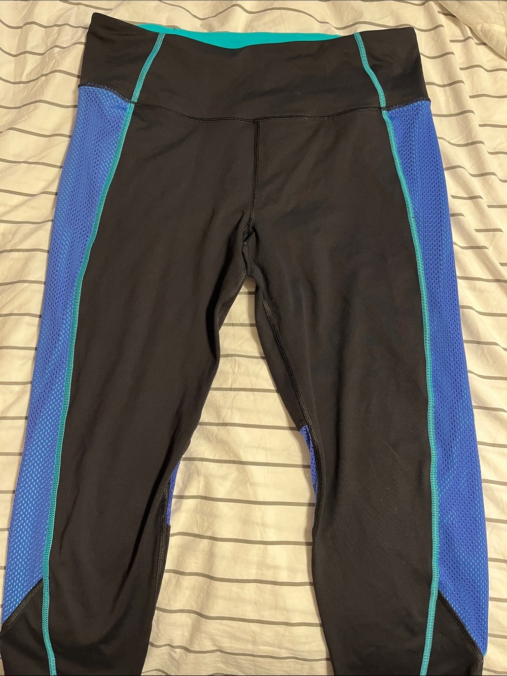 Victoria’s Secret Sport knockout 3/4 tight size large mesh panels